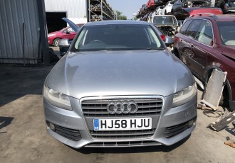 Dezmembrez : Audi A4 B8 Limuzina An 2008 Motor 2.0 TDI 326120 Km