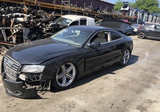 DEZMEMBREZ AUDI A5 2,0 2009