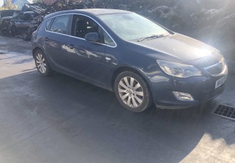 Dezmembrez  OPEL ASTRA J 2015