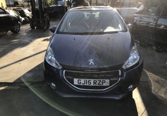 Dezmembrez Peugeot 208 -154995 Km 1.2 Benzina An 2015