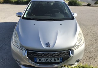 Dezmembrez : Peugeot 208 Hatchback 5 usi 1.2 benzina An Fabricatie 2013 km-192.000