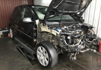 Dezmembrez : Vw Golf 5 hatchback 5 Usi Motor 1.6 Benzina An 2004 
