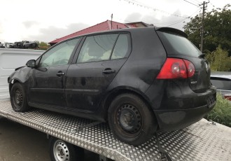 Dezmembrez : Vw Golf 5 hatchback 5 Usi Motor 1.9 diesel An 2005