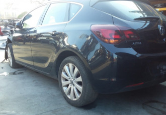 Opel astra J negru an 2010 1.6 benzina