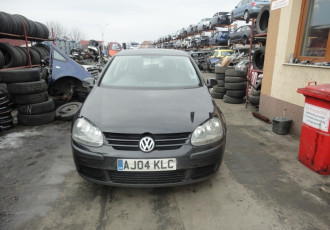 VOLKSWAGEN Golf V