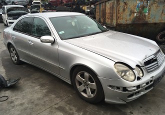 Aripa dreapta fata Mercedes E Class E280CDI Limuzina W211 an- 2005 Blueefficiency