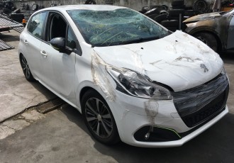 Aripa dreapta fata Peugeot 208 xs lime Hatchback 5 usi 1.2 benzina An Fabricatie 2016