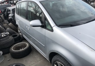 Aripa dreapta fata Vw Touran 2.0 TDI Motor An 2006