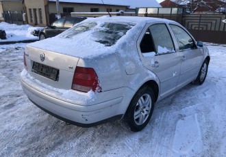 ARIPA DREAPTA SPATE VOLKSWAGEN BORA LIMUZINA 1.6 benzina an- 1998 