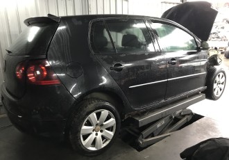 Aripa dreapta spate Vw Golf 5 hatchback 5 Usi Motor 1.6 Benzina An 2004	