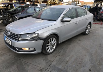 Aripa stanga fata Vw Passat B7 Sedan An 2014 Motor 2.0 TDI Tip CFFB 