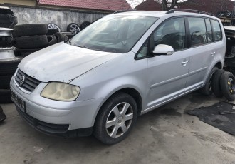 Aripa stanga fata Vw Touran 2.0 TDI Motor An 2006