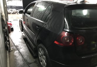 Aripa stanga spate Vw Golf 5 hatchback 5 Usi Motor 1.6 Benzina An 2004	