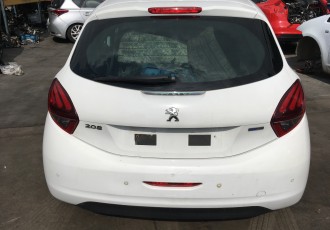 Bara fata Peugeot 208 xs lime Hatchback 5 usi 1.2 benzina An Fabricatie 2016 