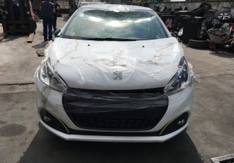 Bara fata Peugeot 208 xs lime Hatchback 5 usi 1.2 benzina An Fabricatie 2016 cu defect