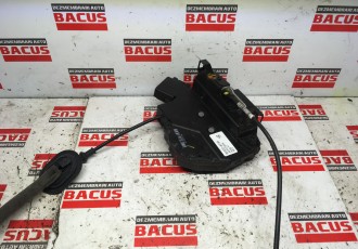 Broasca usa dreapta spate renault clio 4 hatchback pt keyless cod 825001873r