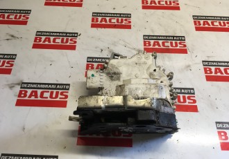 Broasca usa stanga spate Audi A4 B8 cod: 8k0839015c