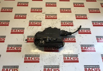  Broasca Usa VW Touran Dreapta Fata COD 3D1837016