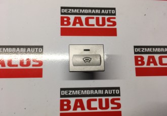 Buton dezaburire parbriz Ford Focus 2 cod: 8V4T-18K574-AB