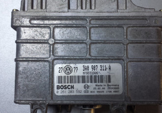 Calculator motor VW Golf 3 1.8 benzina cod: 3A0907311A