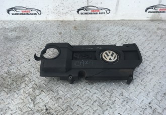 Capac ornament motor VOLKSWAGEN GOLF V 2003 - 2009 TSI CAXA 03C103925AM