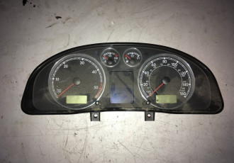 Ceasuri bord VW Passat B5 1.9 TDI cod: 3B0920927A