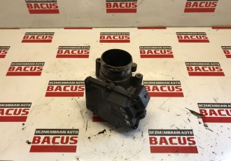 Clapeta acceleratie VW Passat B7 2.0 TDI motor CFF COD: 03L128063K