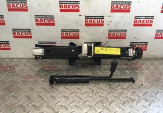 Cric, Audi A4 Avant (8K5, B8) cod= 8K0011031D