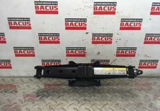 Cric Volkswagen Golf Mk7 cod piesa 5q0011031b