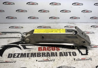 Cric Volkswagen VW Golf 4 [1997 - 2006] cod- 8L0011031A