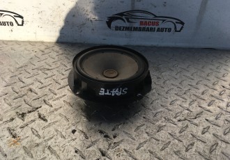 Difuzor portiera stanga spate Volkswagen a035710