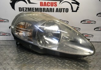Far dreapta Fiat Grande Punto 2007 Hatchback far europa cu clema rupta