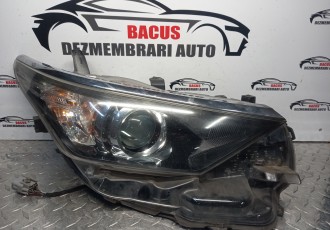 Far dreapta toyota auris.cod: 81110-02K30.