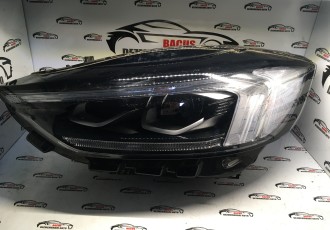 Far stanga full led valeo Opel Crossland X cu o zgriietura ( vezi foto )