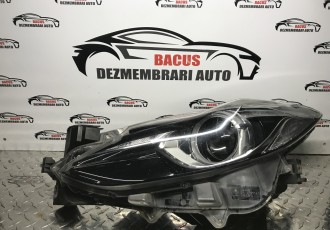 Far stanga halogen Mazda 3 an 2015 COD- bht651040 cu mic defect