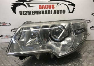 Far stanga Skoda Superb 2 2011 xenon Berlină cu defect