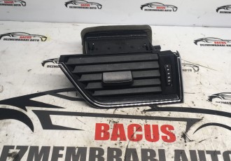 Grila aer bord dreapta avand codul original 5E0819702 pentru Skoda Octavia 3
