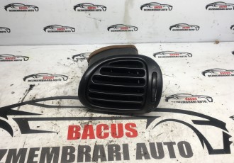 Grila aer bord dreapta, Peugeot 206 cod 9632184377