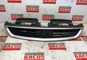 Grila Aer Centru Bord Nissan Qashqai 2 An 2015 COD 687504EA0A