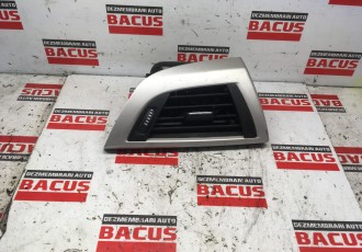 GRILA AER PARTEA DREAPTA BMW F20 SERIA 1 AN 2015 9205356-07