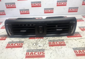 Grila Aerisire Centrala BMW Seria 1 F20 Cod 9317944-02