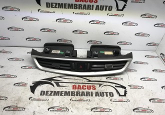 Grila aerisire centrala Nissan Qashqai J11 an 2016 cod 68750 4EA0A