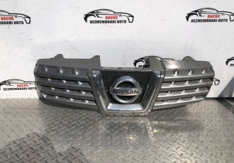 Grila bara fata centrala cu sigla, Nissan Qashqai  cod- 62310JD00B