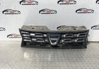GRILA BARA FATA CENTRALA DACIA DUSTER - COD 623109628R - AN 2015
