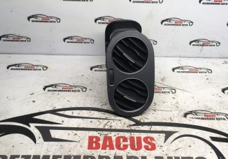 Grila bord aerisire dreapta VW Tiguan cod: 5m0819759