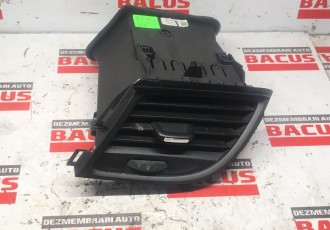 Grila de aer dreapta Opel Zafira C 13432405