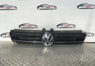 Grila Radiator VW Golf 7 HATCHBACK An 2014 Cod : 5G0853653E cu mic defect