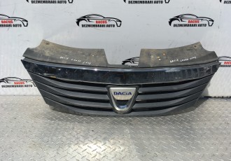 Grila superioara bara fata Dacia Logan 2009 cod- 8200748240