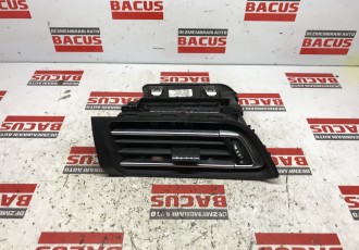 Grila Ventilatie Aer Peugeot 308 An 2018 cod: 1303818XZD