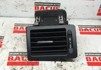 Grila ventilatie bord stanga Mercedes-Benz C-Class W204/S204 [2007 - 2012] Sedan 4-usi C COD- A2048301354